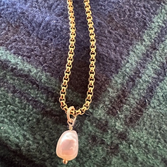 Gold Chain Necklace with Pearl Pendant - Picture 7 of 7